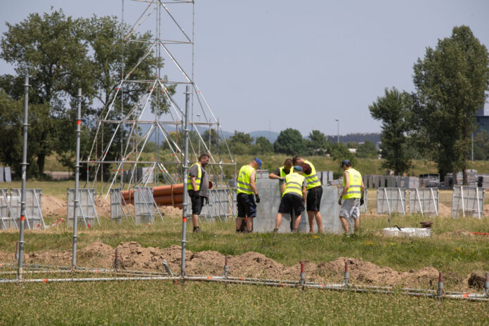 Zagreb, 14.06.2025 - Radovi na hipodromu za nadolazeci koncert Marka Perkovica Thompsona