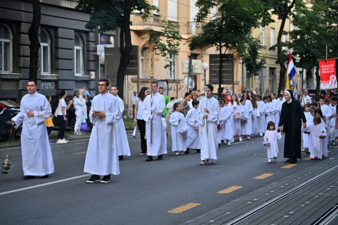 Zagreb 08.06.2023 - Odrzana procesija u Zupi Presvetog Srca Isusova povodom Tijelova