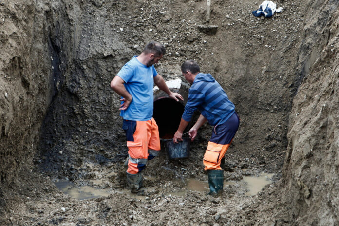 Zagreb, 11.09.2019 - Nocas je u Sopotu preko puta MSU-a pukla magistralna vodovodna cijev