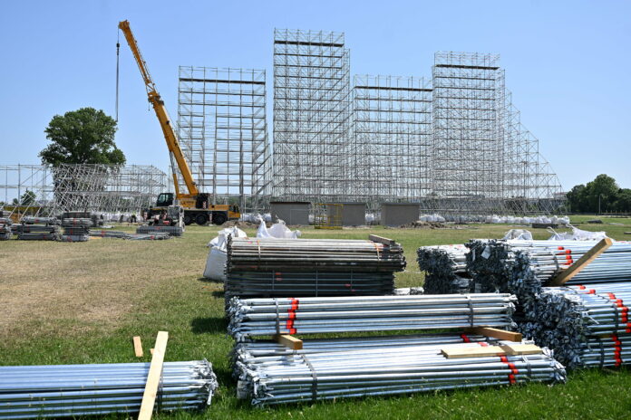 Zagreb, 08.06. 2025 - Postavljanje pozornice za koncert Marka Perkovica Thompsona