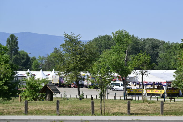 Zagreb, 03.07.2025 - Pripreme ugostitelja na Bundeku za dolazak posjetitelja uoci Thompsonovog koncerta