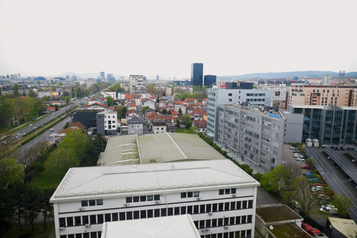 Zagreb, 10.04.2025 - Panoramski pogled s DoubleTree by Hilton hotela na Vukovarsku ulicu