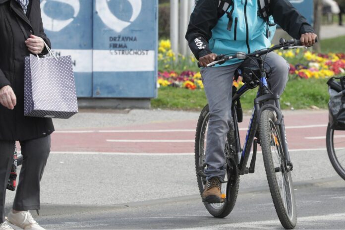 Strani radnik (Ilustracija: Foto: Damjan Tadic / CROPIX)
