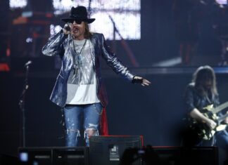 Legendarni Axl Rose kod Zagreba: Pjevač Guns ‘n’ Rosesa se slikao s Rimčevim autom