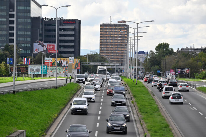 Zagreb, 06.10.2024 - Kolone na Zagrebackoj aveniji zbog prometne regulacije koja je u tijeku zbog CRO Race biciklisticke utrke