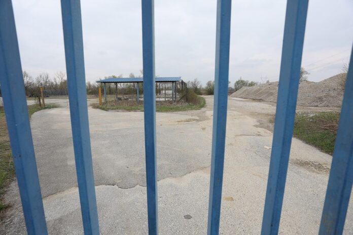 Zagreb, 01.04.2025 - Kandidat za gradonacelnika Pavle Kalinic ispred Centra za gospodarenje otpadom Resnik