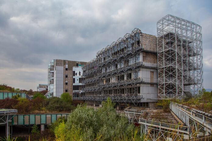 Zagreb, 09.11.2022 - Zapustena Sveucilisna bolnica u Blatu