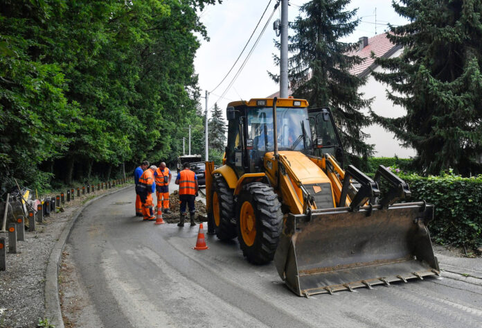 Zagreb, 17.06.2022 - Popravak puknute vodovodne cijevi na Bukovcu