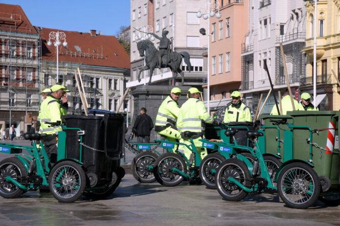 Zagreb, 08.10.2020 - Predstavljanje novih elektricnih trokolica Cistoce na Trgu bana Jelacica