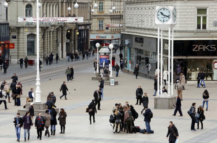 Zagreb, 04.03.2015 - Pogled na Ilicu i legendarni sat na glavnom trgu