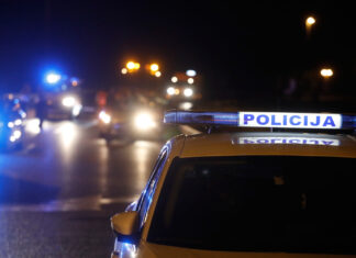 Ružne noćne scene u Zagrebu: Audijem se smotao oko stupa na Jadranskom mostu