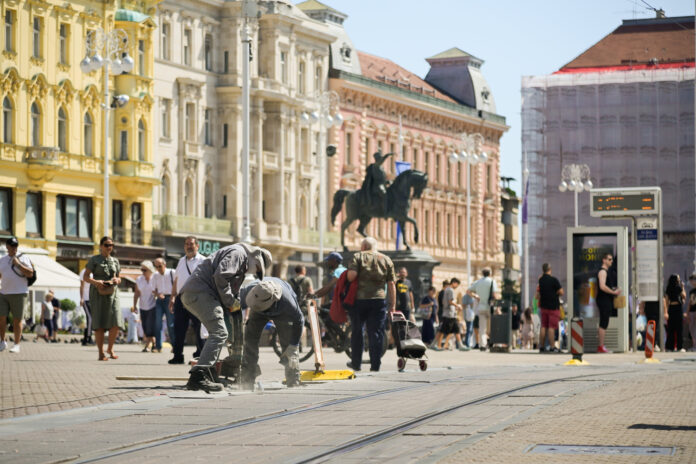 Zagreb, 18.08.2025 - Sanacija tramvajske pruge na Trgu bana Jelacica