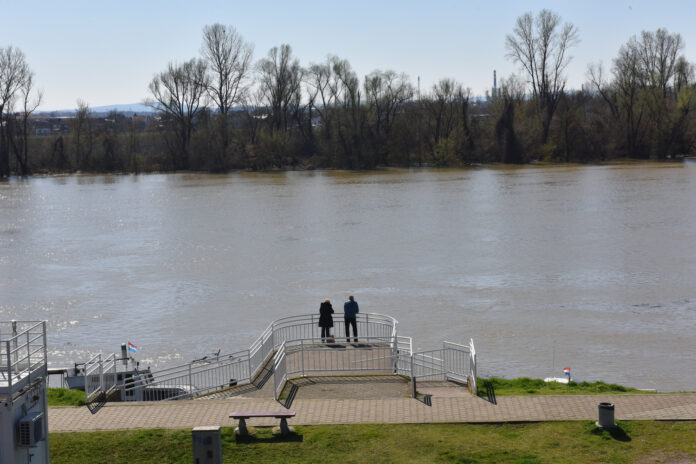 Slavonski Brod, 19.03.2025 - Visok vodostaj rijeke Save
