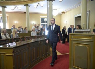 (Uživo) Tomašević se u Skupštini branio od žestokih napada: ‘Moj otac je bio dragovoljac Domovinskog rata’