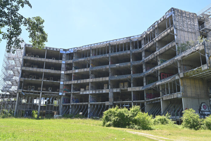 Zagreb, 25.05.2025 - Pozar koji je buknuo u skladisnom objektu bolnice Blato stavljen je pod kontrolu sinoc oko 22 sata