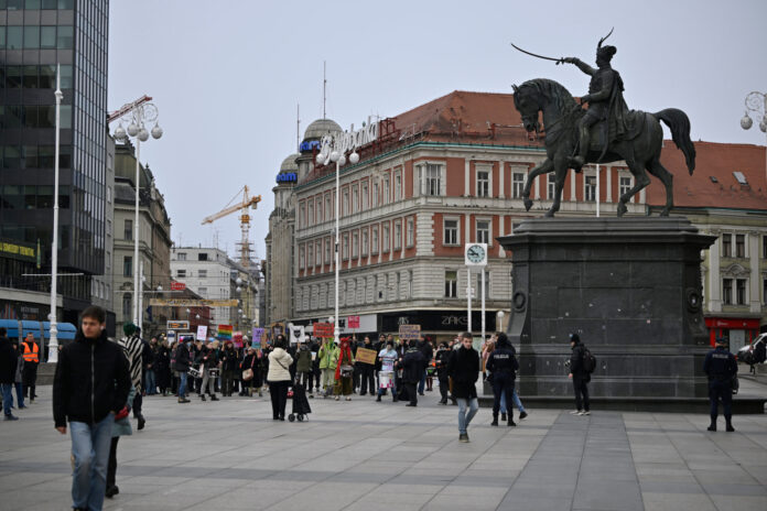 Zagreb, 01.03.2025 - Molitelji odrzali molitvu na trgu