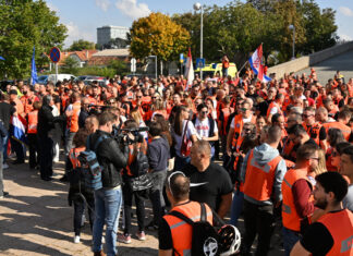 Djelatnici hitne pripremili ‘sačekušu‘ premijeru: ‘Hoćete li i dalje zatvarati oči pred nepravdom?’