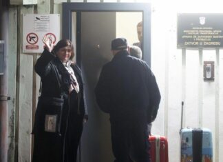 Žalac stigla u Remetinec na služenje zatvorske kazne: Na ulazu mahala okupljenima i slala poljupce