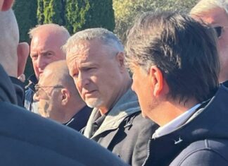 Thompson se pojavio na sahrani Jean-Michela, rekao je samo dvije riječi