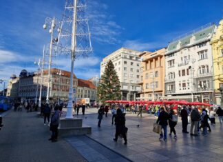 Zagrepčani koji prolaze Trgom svi komentiraju jednu stvar: ‘Evo stojim, gledam i ne vjerujem’