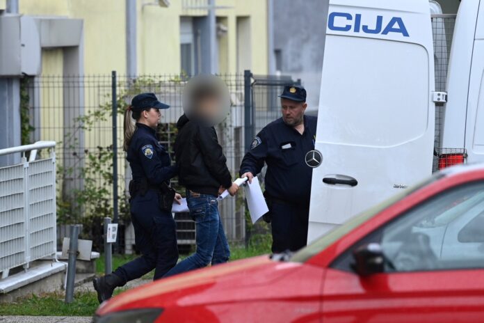 Zagreb, 21.11.2025 - Privodjenje osobe osumnjicene za sudjelovanje u izazivanju pozara u zgradi Vjesnika