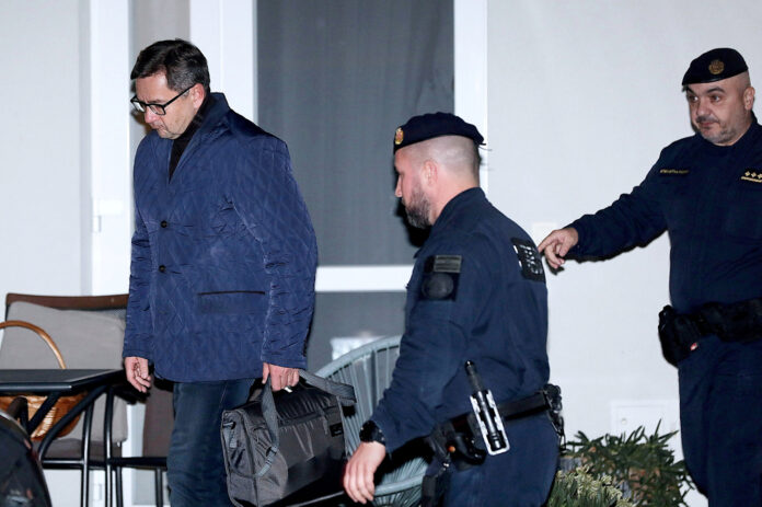 Zagreb, 28.11.2025 - Andriju Mikulica odvode u pritvor nakon pretresa kuce koji je trajao preko cetiri sata
