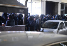 Muškarci u crnom okupirali Preradovićevu: Pokušali ući u prostorije Srpskog kulturnog centra