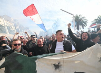 Torcida u Splitu održala prosvjed zbog incidenta u Zagrebu: ‘Tražimo da puste našu braću’