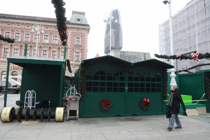 Zagreb, 24.11.2025 - Ukrasavanje grada uoci nadolazeceg Adventa