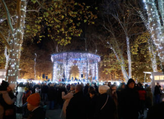 Grad u blagdanskom ruhu: Zrinjevac obasjalo 25 tisuća lampica