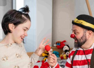 Tena je djevojčica koja je često u bolnici, prestrašena i osjetljiva: ‘Oni su joj izmamili prvi osmijeh’