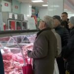 Ogromna navala na mesnice, ponestaje traženog mesa: ‘Ljudi masovno kupuju jer ga neće biti dovoljno’