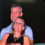 Njihova je snimka obišla cijeli svijet: Oglasila se žena koja je snimljena u zagrljaju šefa