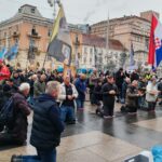 Molitelji se okupili na Trgu, stigli i prosvjednici: Održana posljednja Tiha misa