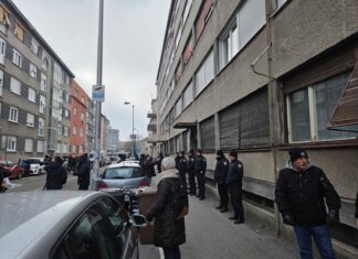More policije ispred zgrade gradonačelnika Tomaševića: ‘Stanari gledaju u čuđenju, zatvorena je ulica’