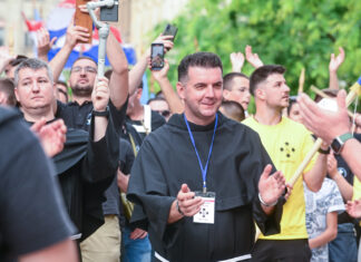 Zagrebački svećenik ‘opleo’ po Adventu i osudio mnogima omiljenu tradiciju: ‘Najveće licemjerje’