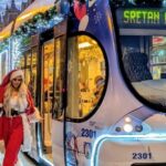 Teta Mraz: Nižu se reakcije na novu vozačicu ZET-ovog Veselog božićnog tramvaja