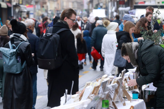 Zagreb, 21.12.2025 - Brojni obrtnici, umjetnici i OPG-ovi predstavili svoju blagdansku ponudu na manifestaciji Ilica Q'art