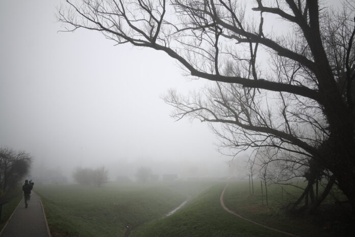 Zagreb, 09.12.2025 - Magla u naselju Srednjaci