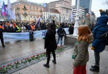 Oglasio se muškarac koji je na Trgu bana Jelačića gazio ruže: ‘To nije bila moja namjera’