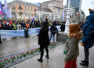 Oglasio se muškarac koji je na Trgu bana Jelačića gazio ruže: ‘To nije bila moja namjera’