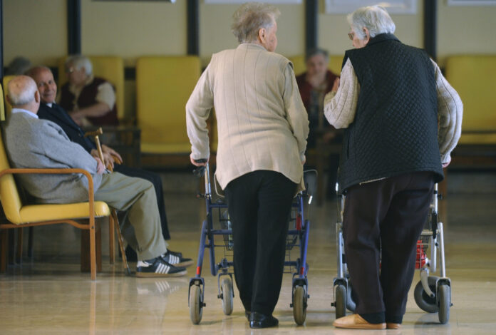 Zagreb, 01.01.2013 - Rajko Ostojic u posjeti Domu za starije osobe Pescenica