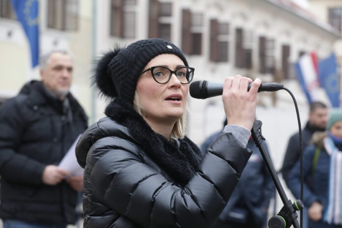 Zagreb, 15.12.2022- Prosvjed Udruge obitelji djece s teskocama u razvoju i osoba s invaliditetom Sjena