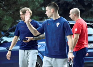 Loše vijesti za Dinamo: Livaković dotaknuo dno, jednom ga rečenicom ponizili