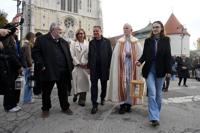 Zagreb, 07.12.2025 - Donosenje Betlehemskog svjetla mira u Hrvatsku
