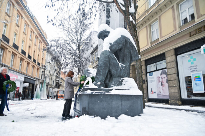 Zagreb, 07.01.2026 - Polaganje vijenaca na spomenik Nikole Tesle povodom 83. godisnjice smrti
